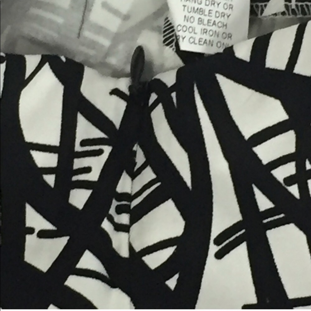 Black & White Graphic Ankle Pants Size 8 - Picture 2 of 7